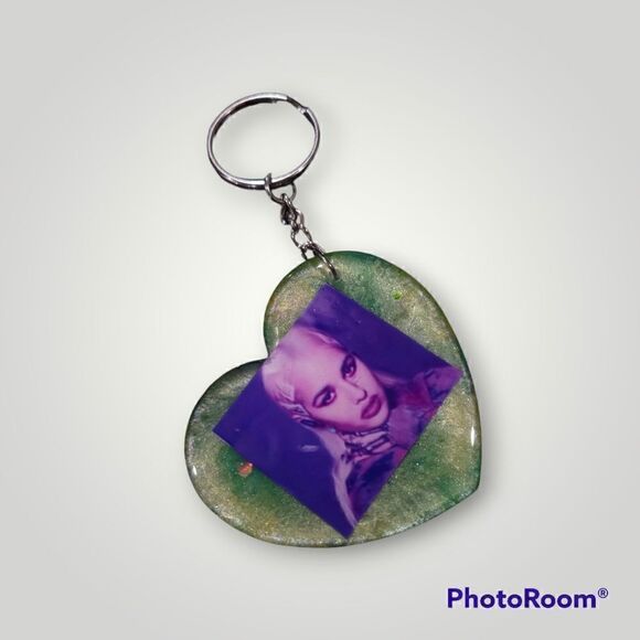 Tommy Genesis Green Glitter Keychain (Z154) - Picture 3 of 9